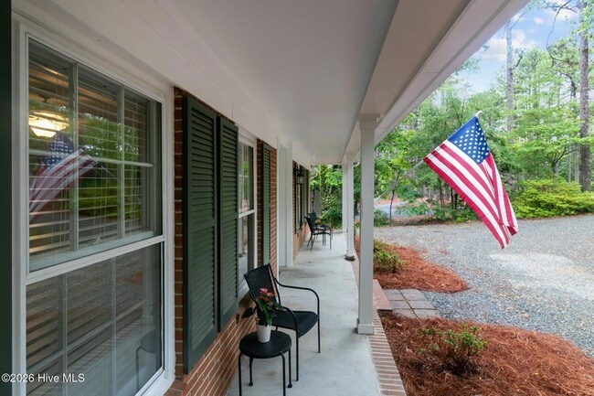 Building Photo - 450 Crestview Rd