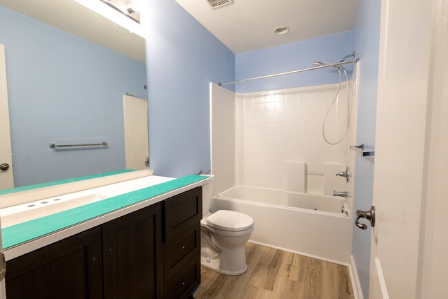 Building Photo - 956 Iron Bridge Dr