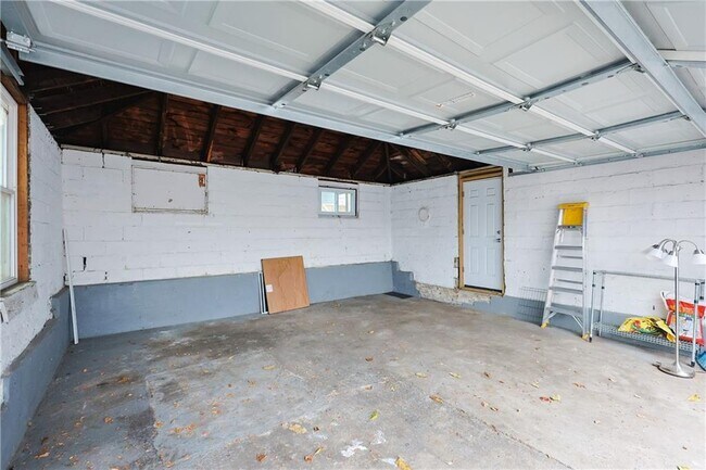 Building Photo - 214 Silver Spring St