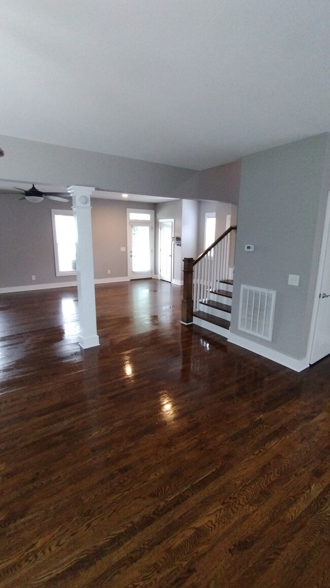 Building Photo - 1110 Argyle Ave