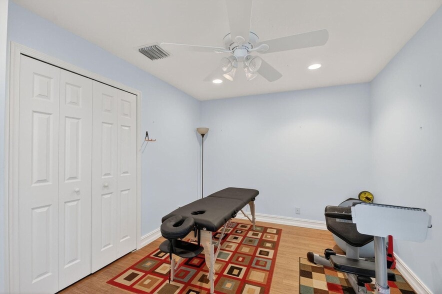 Building Photo - 2725 Pointe Cir