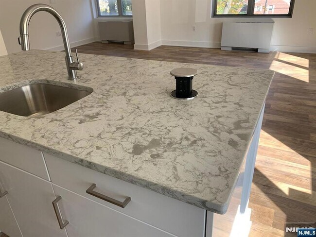 Building Photo - 301 Beech St