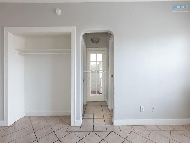 Building Photo - Kenmore Apartments