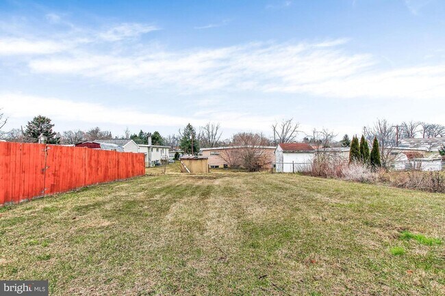 Building Photo - Coming Soon- Beautiful 3 Bedroom, 1 Bath h...