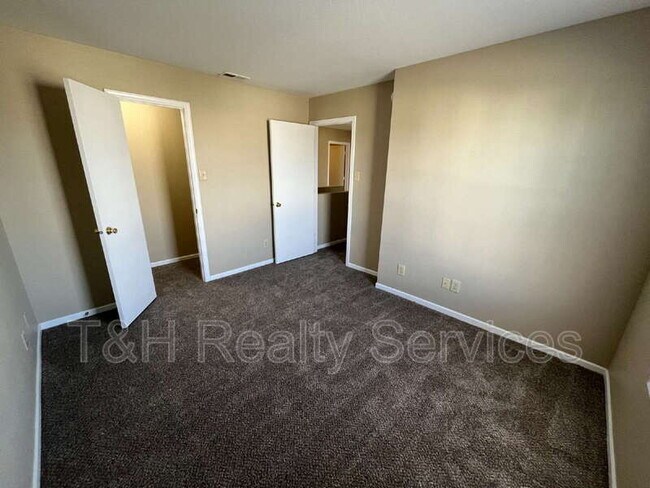 Building Photo - 1422 Dowell St