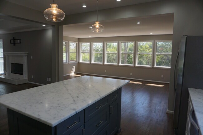 Building Photo - 612 Tiffany Dr