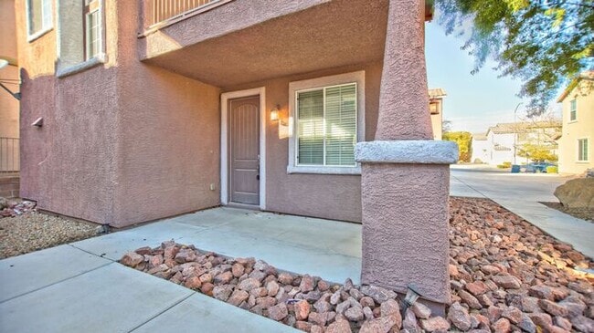 Building Photo - Charming 3-Bedroom Two-Story Home with Balcony & Modern Touches!