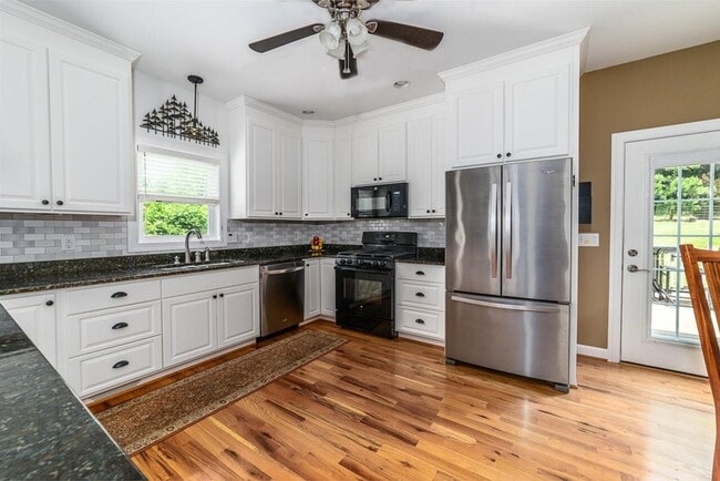 Building Photo - Single Family within walking distance to W&L, VMI and Waddell Elementary