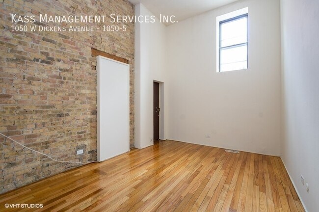 Building Photo - 1050 W Dickens Ave