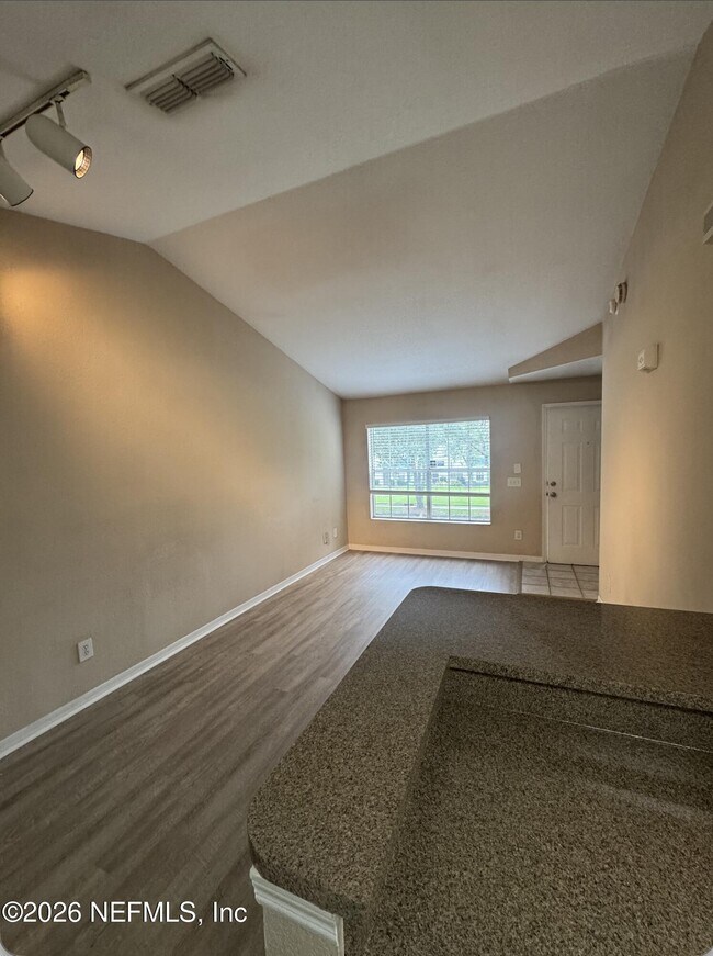 Building Photo - 13703 Richmond Park Dr N
