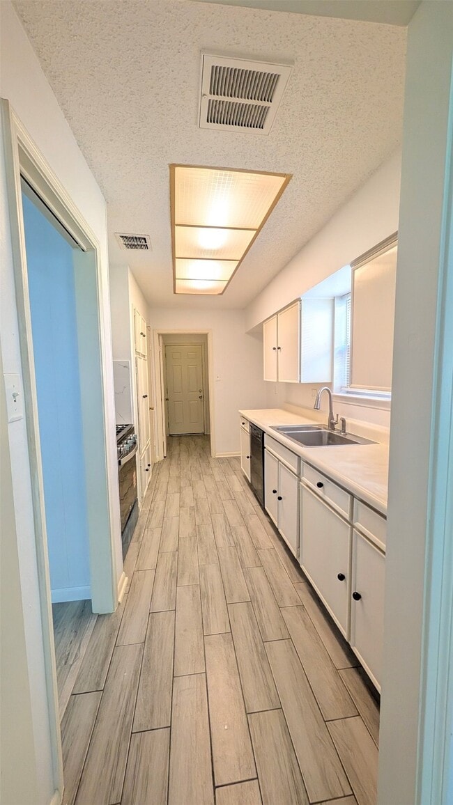 Building Photo - 10523 Huff Dr