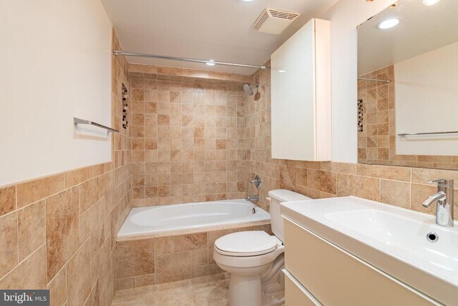 Building Photo - 1459 Chapin St NW