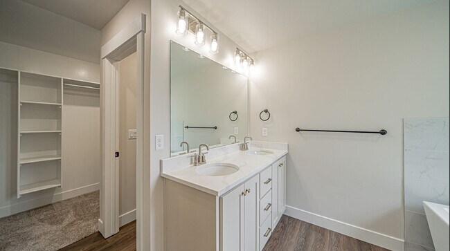 Building Photo - Beautiful 4-Bedroom Townhome for Rent off of Sunnyside in Idaho Falls