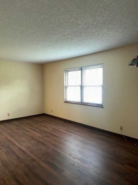 Building Photo - 1021 SW Marge Ct