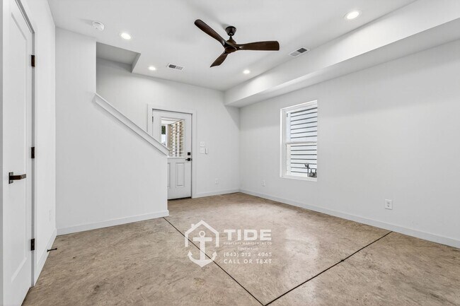 Building Photo - Modern Living Minutes from Park Circle