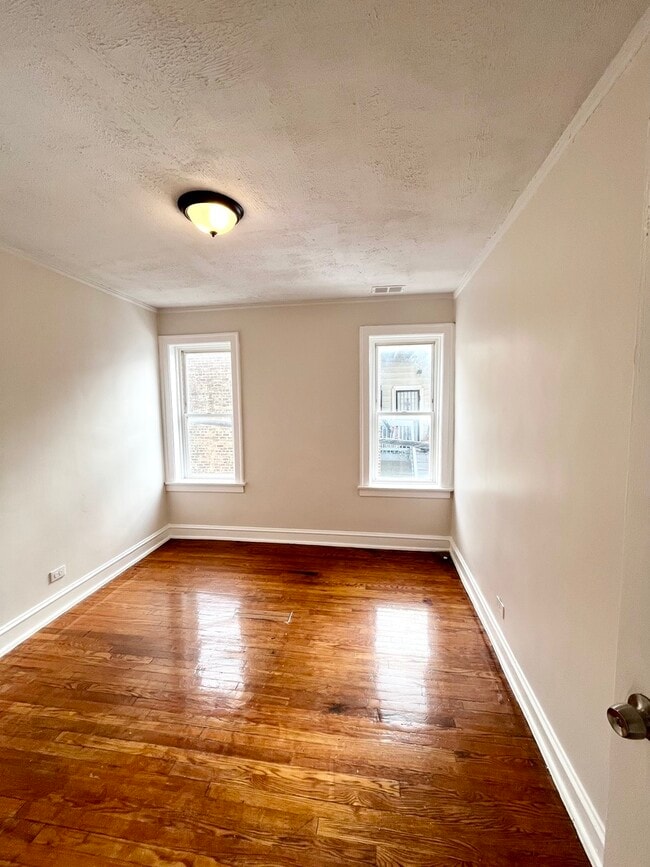 Building Photo - 1148 N Lawndale Ave