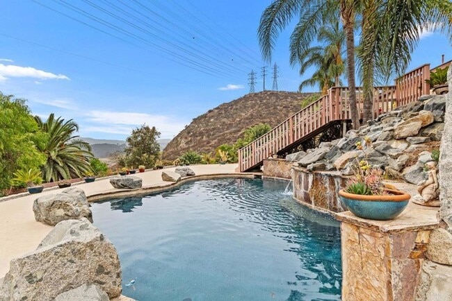 Building Photo - BEAUTIFUL 4BR/3BA home in SINGING HILLS VI...