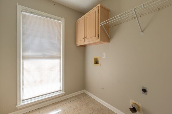 Building Photo - Primrose Walk