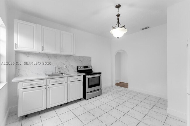 Building Photo - 5629 SW 7th St