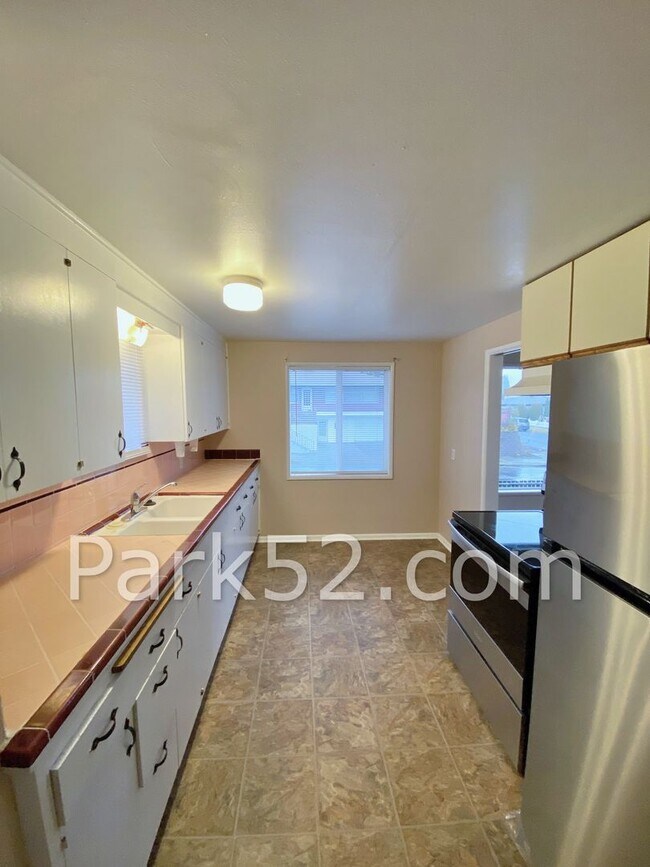 Building Photo - Tacoma Single Family 2 Bedroom 1 Bath With...
