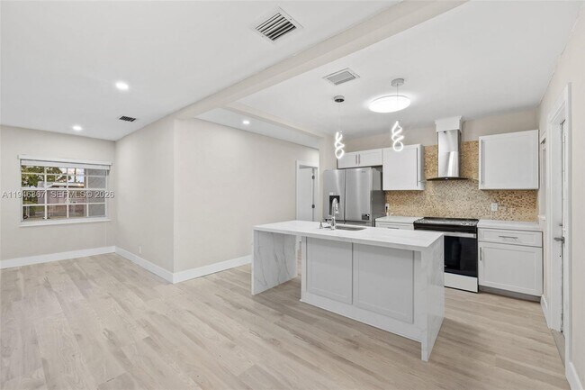 Building Photo - 14760 Fillmore St