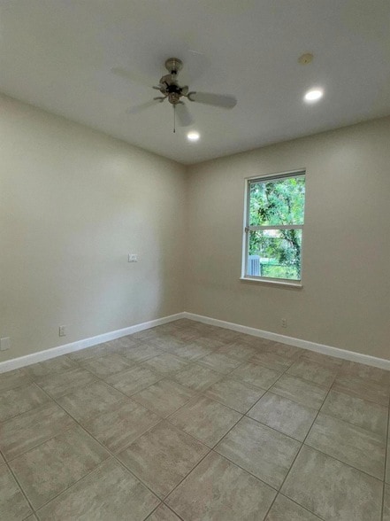 Building Photo - 969 Meadow Ave