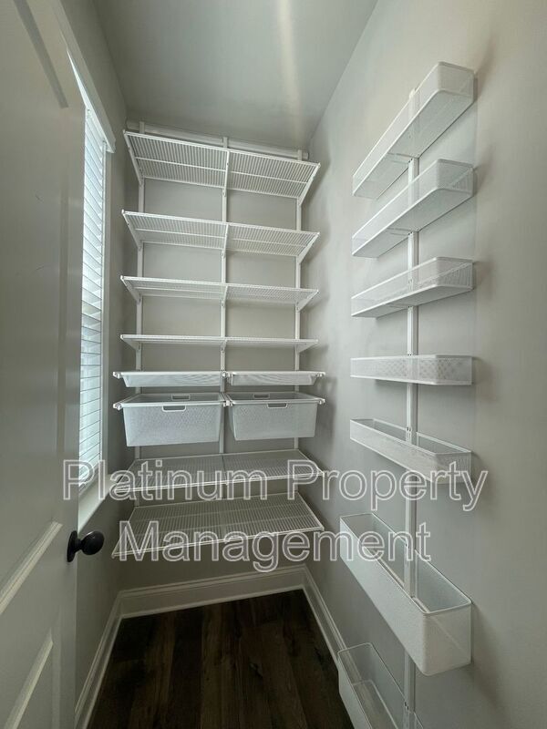 Building Photo - 1631 Venture Pt Wy