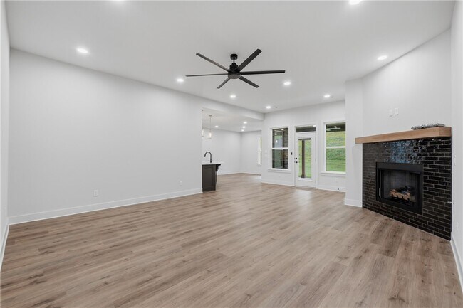 Building Photo - 1229 Bunker Dr