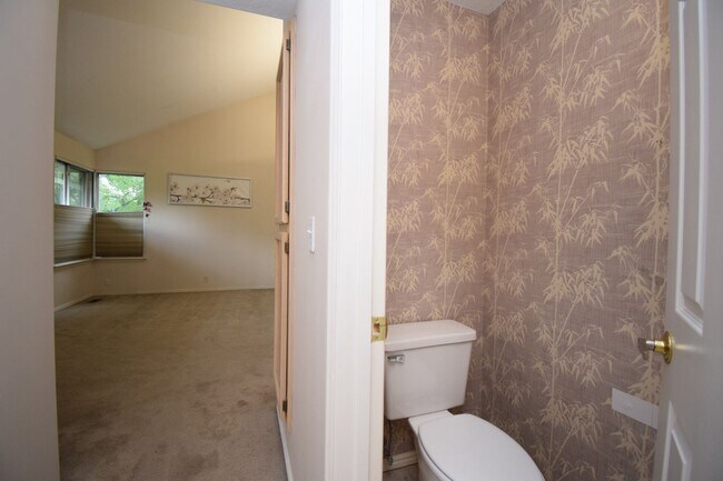 Building Photo - 2122 Rainbow Point Dr