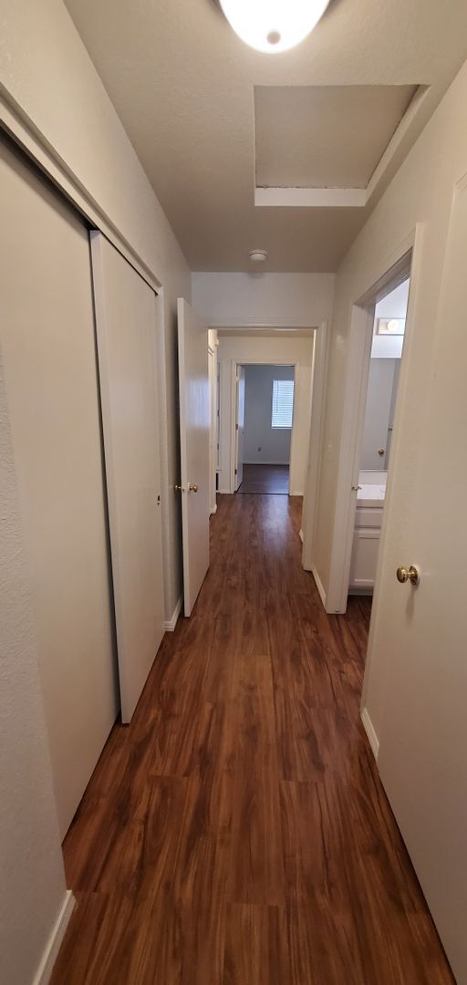 Building Photo - Turlock 2 Bedroom 2 Bath with Garage Triplex