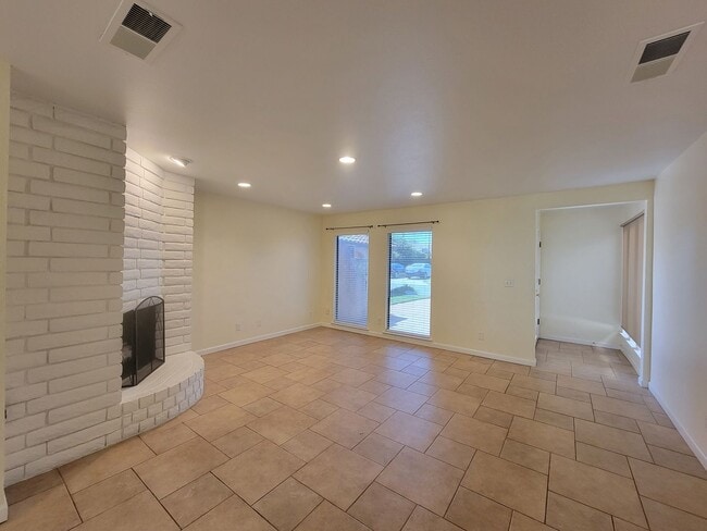 Building Photo - Condo with open floor plan and a two-car g...