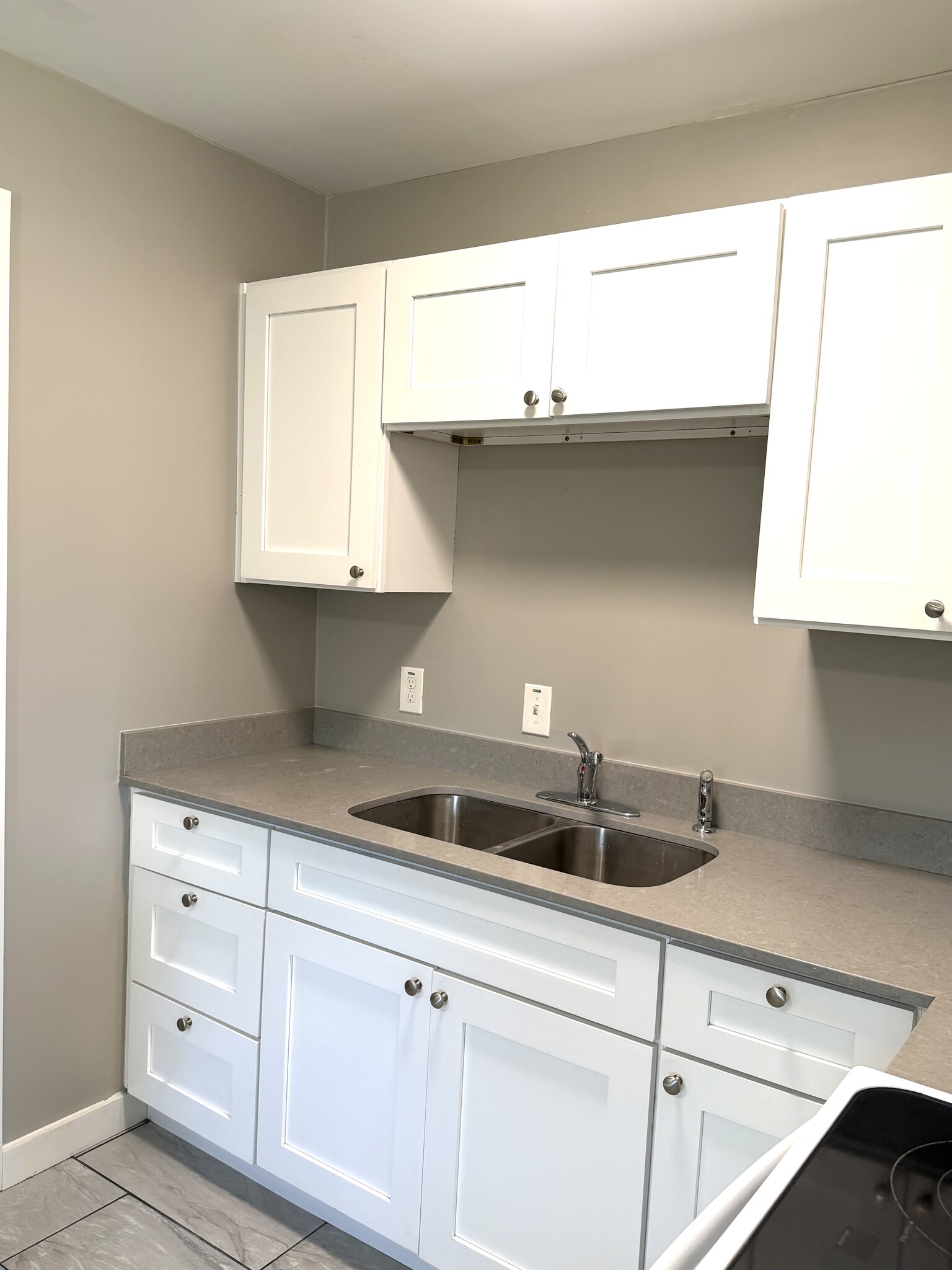 Building Photo - 2248 Areba St