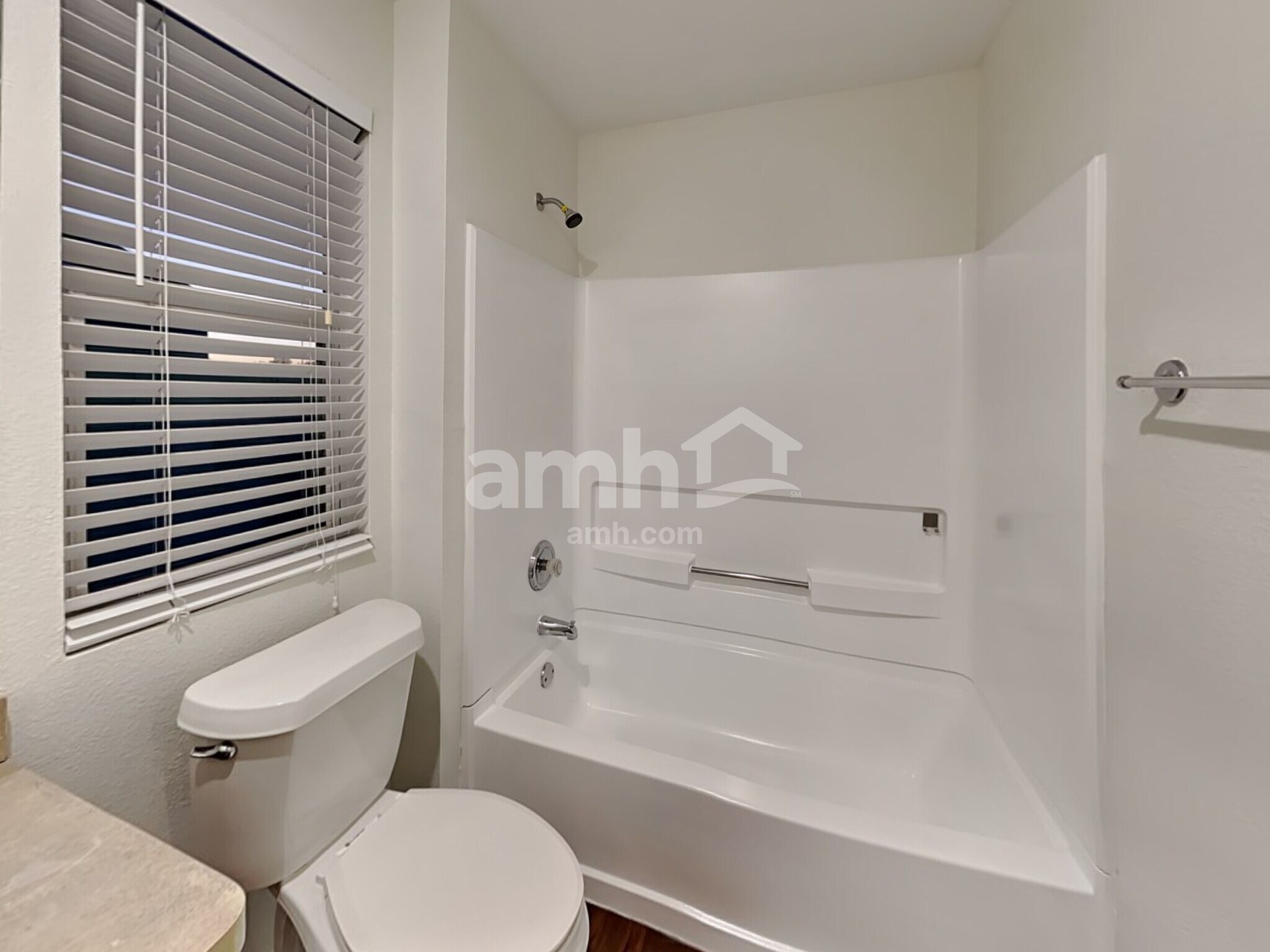 Building Photo - 6013 Midcrown Dr