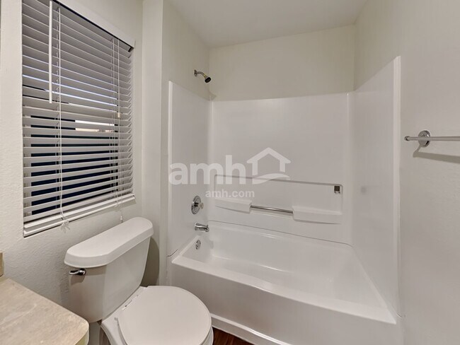 Building Photo - 6013 Midcrown Dr