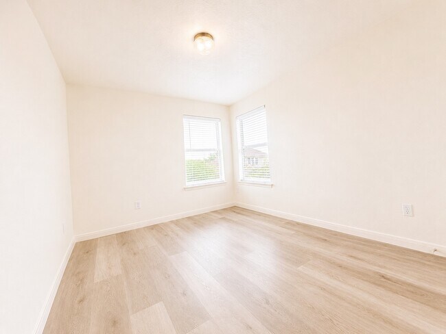 Building Photo - 7219 Brookville Ln