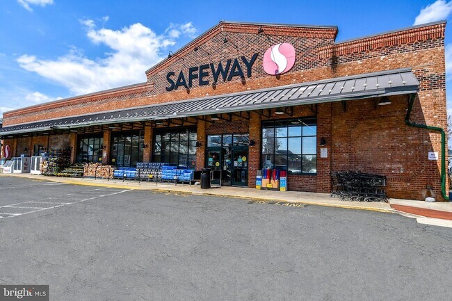 Building Photo - 1 S Madison St