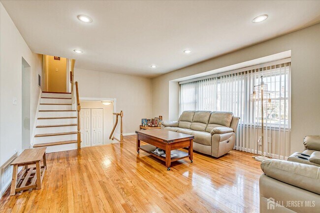 Building Photo - 79 Beechwood Ave