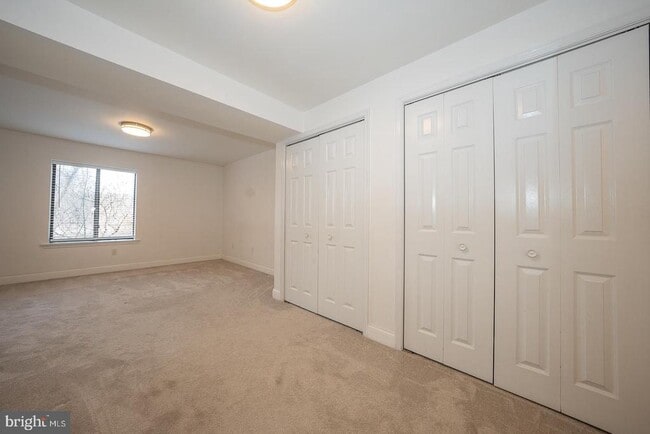 Building Photo - 504 Mountainview Dr