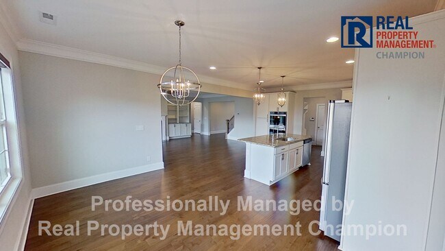 Building Photo - Spacious 4 BD Executive Home Loaded with U...