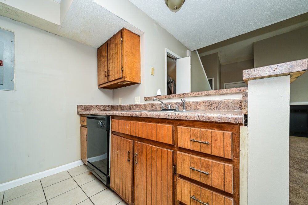 Building Photo - 8536 Pineland Dr