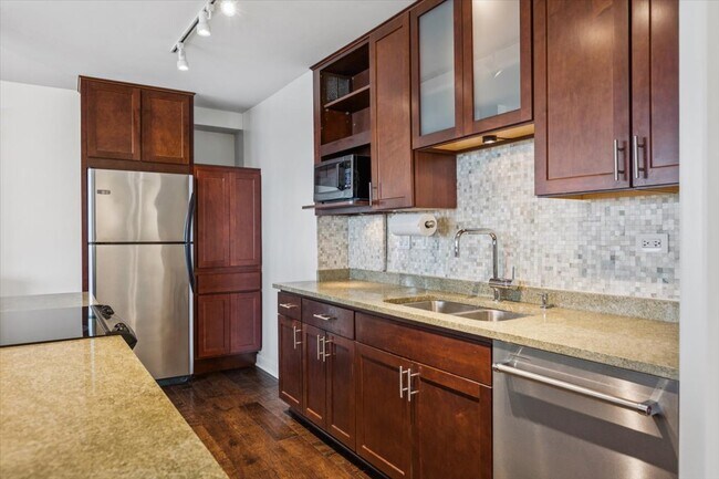 Building Photo - 330 W Diversey Pkwy