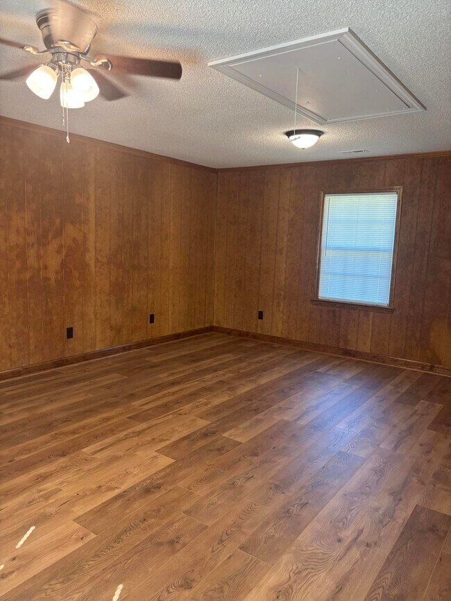 Building Photo - 855 Whatley St