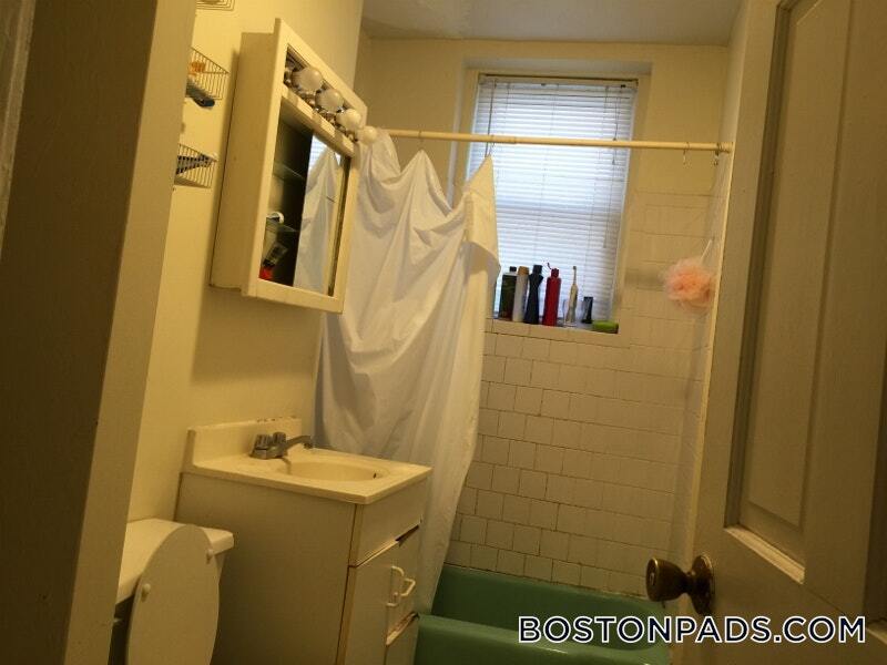 Building Photo - 103 Gordon St