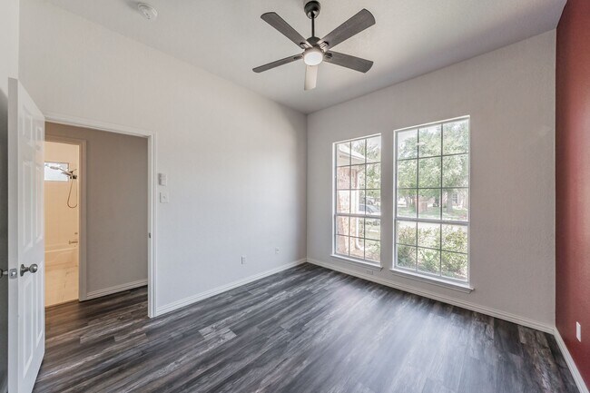Building Photo - 1214 Hardisty Dr