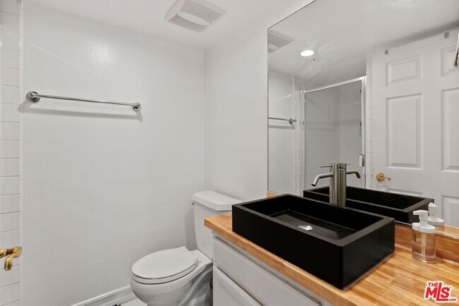 Building Photo - 3854 Beethoven St