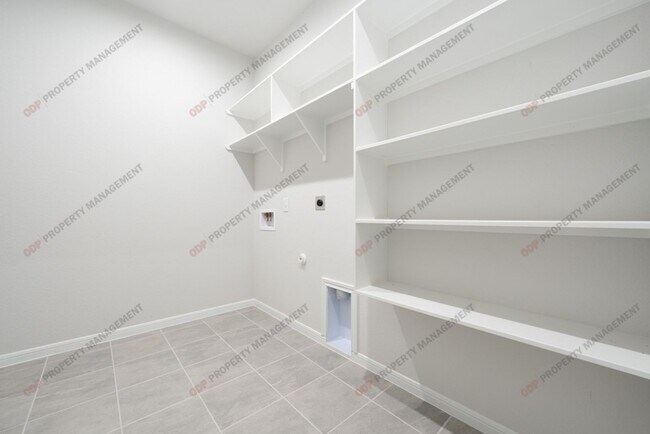 Building Photo - 424 Poplin Ln