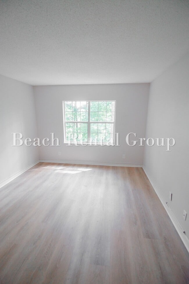 Building Photo - 6840 Blue Heron Blvd