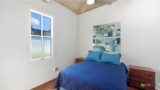 Building Photo - 222 Losoya St