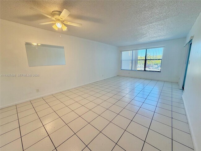 Building Photo - 2320 S Cypress Bend Dr