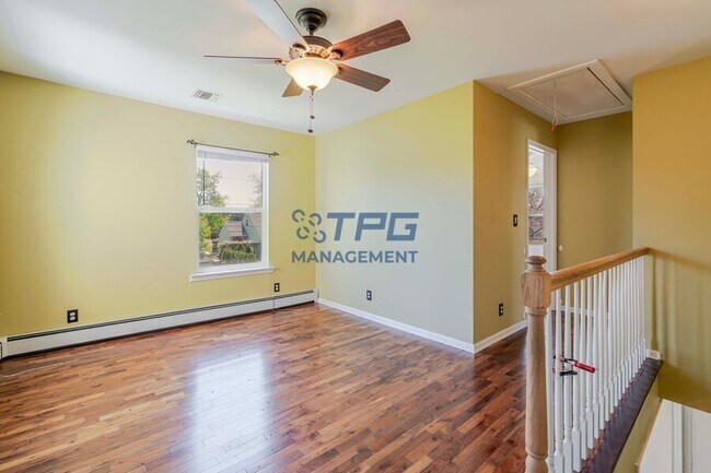 Building Photo - 8 Windsor Dr